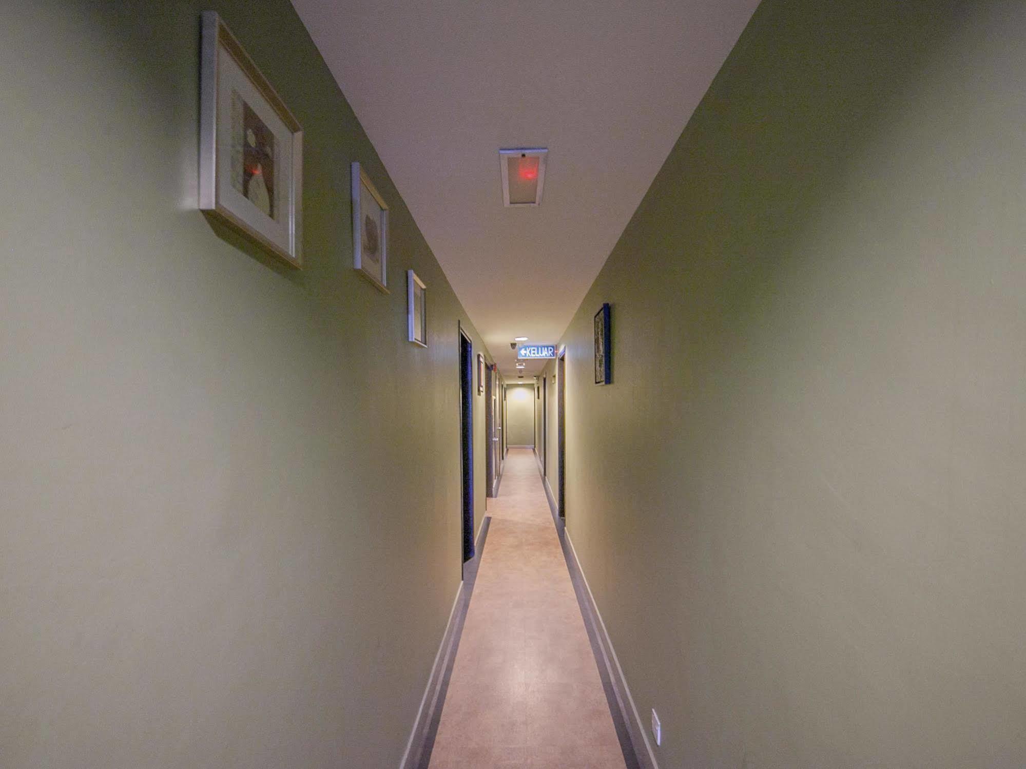 Hotel Oyo Near Tanjung Aru Beach 3*